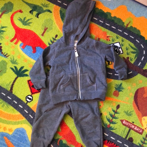 4 sets of 9mo boy carters outfit - Picture 5 of 6